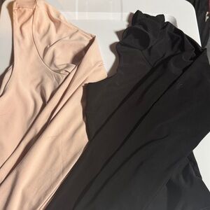 Women’s long sleeve scoop neck bodysuits - Black and Blush